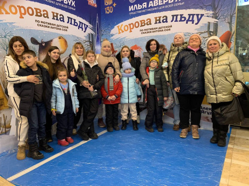 Участники проекта &laquo;Я могу больше&raquo; посетили ледовый спектакль.
